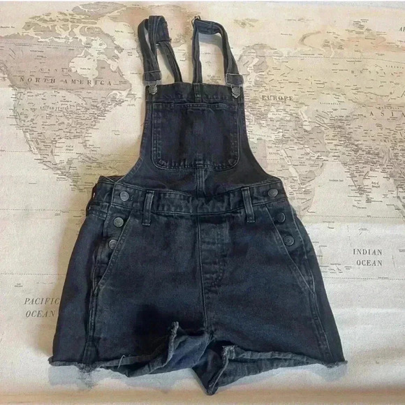 Madewell XXS Black Denim Overall Shorts Shipped via USPS - Picture 1 of 7